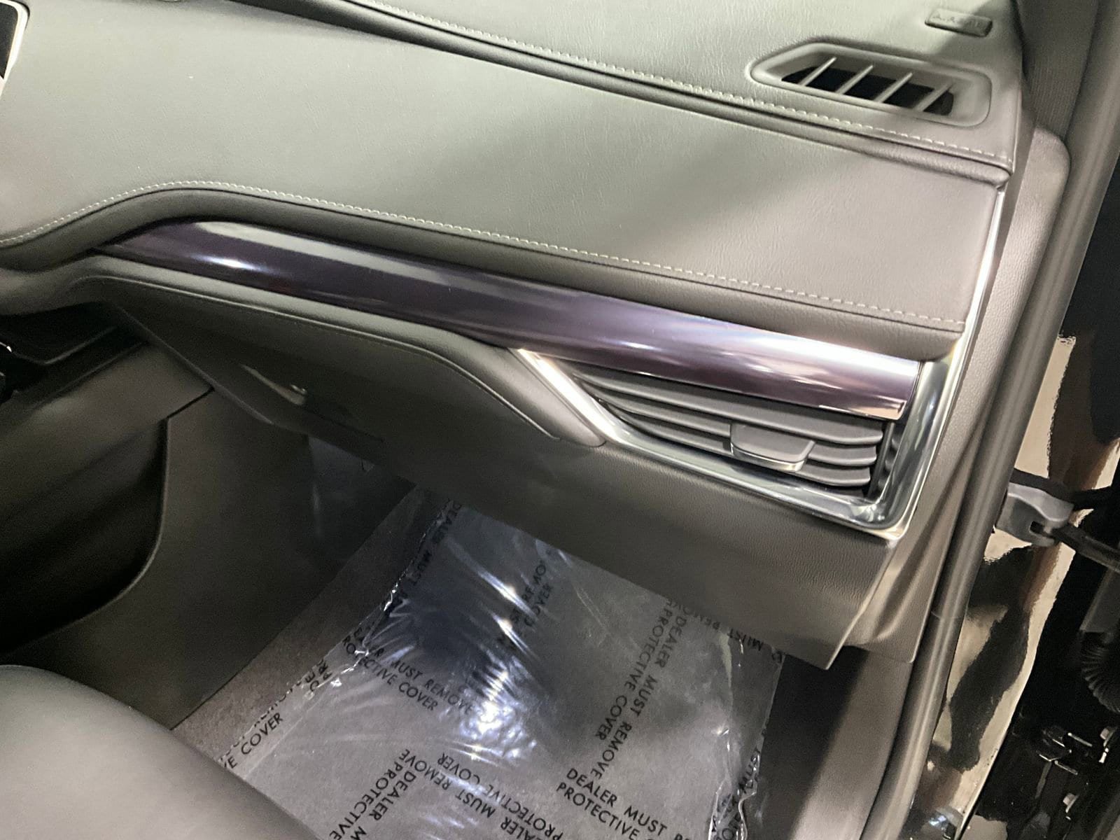 Used 2023 Cadillac XT4 Luxury w/ Cold Weather Package AWD/4WD image 14
