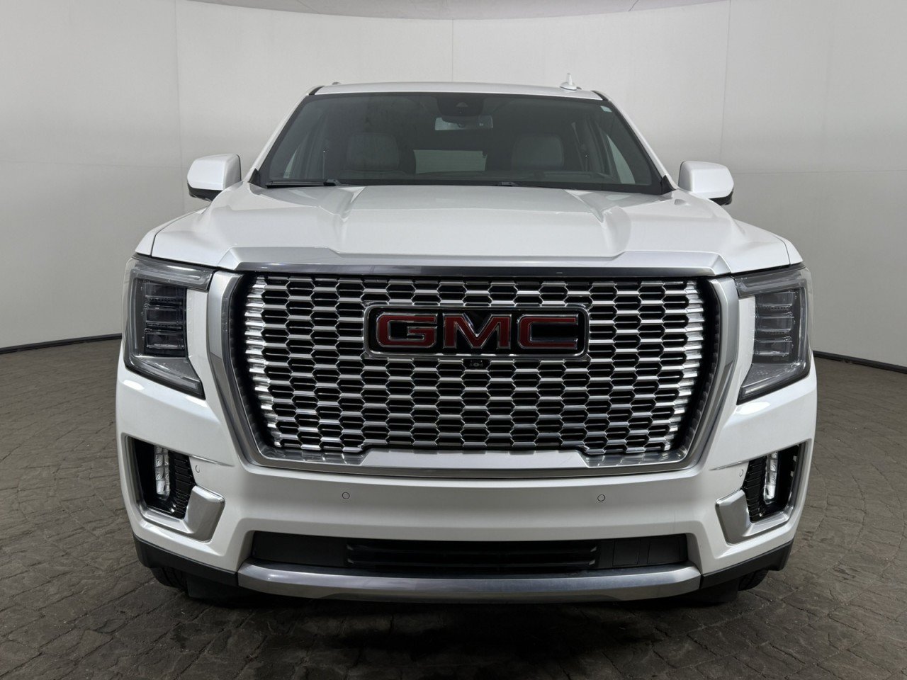 Used 2023 GMC Yukon Denali AWD/4WD image 2