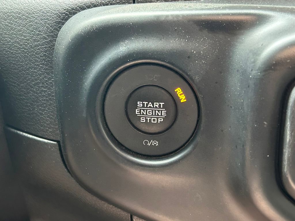 Used 2022 Jeep Gladiator Willys image 25