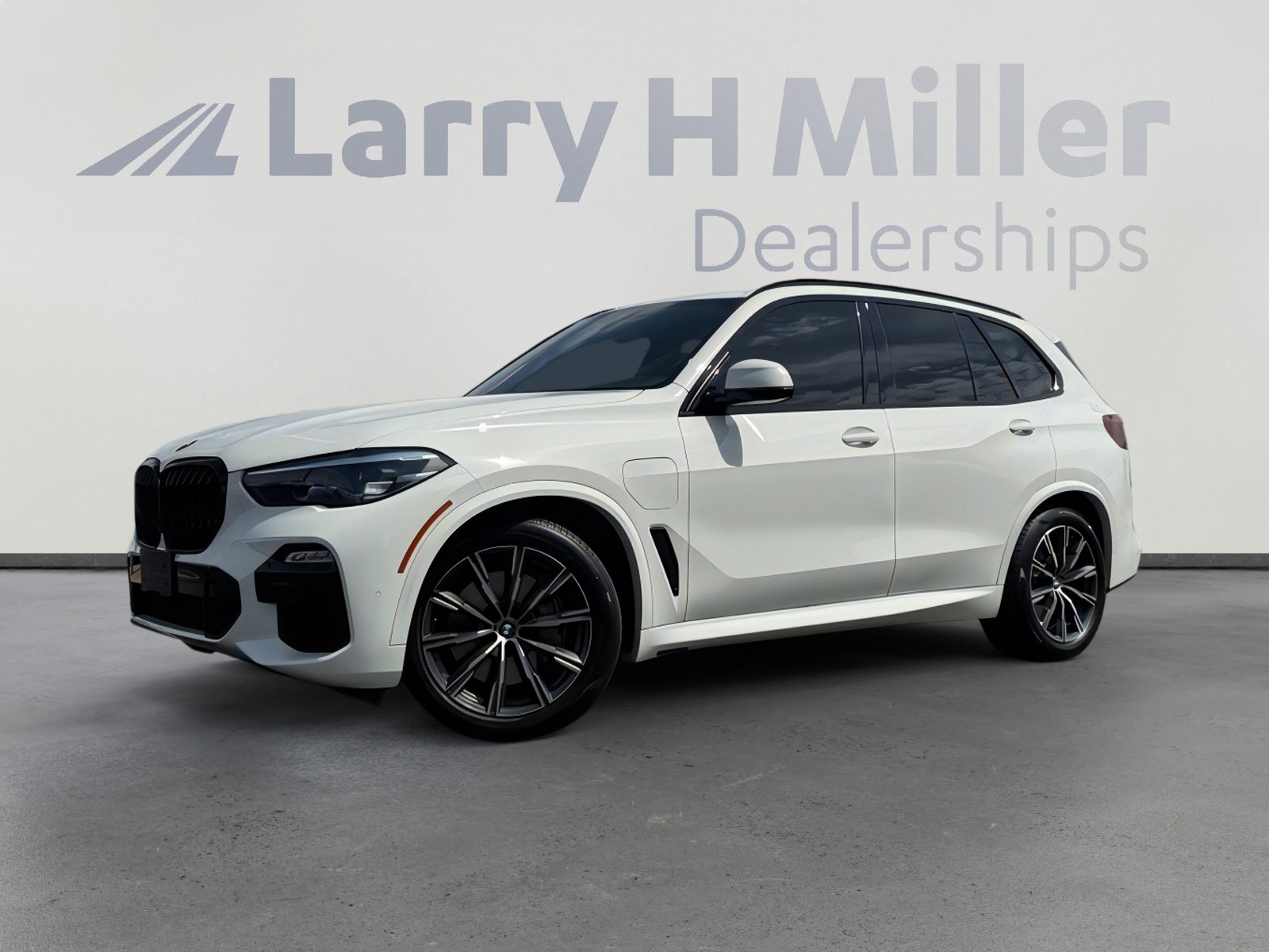 Used 2021 BMW X5 xDrive45e w/ M Sport Package image 1