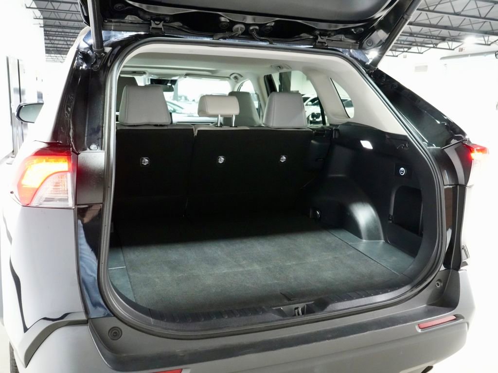 Used 2022 Toyota RAV4 XLE Premium image 10