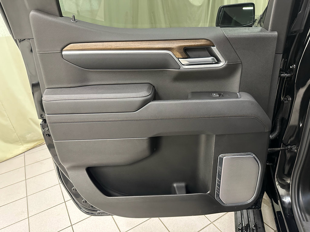 Certified 2026 Chevrolet Silverado 1500 High Country w/ Midnight Edition AWD/4WD image 39
