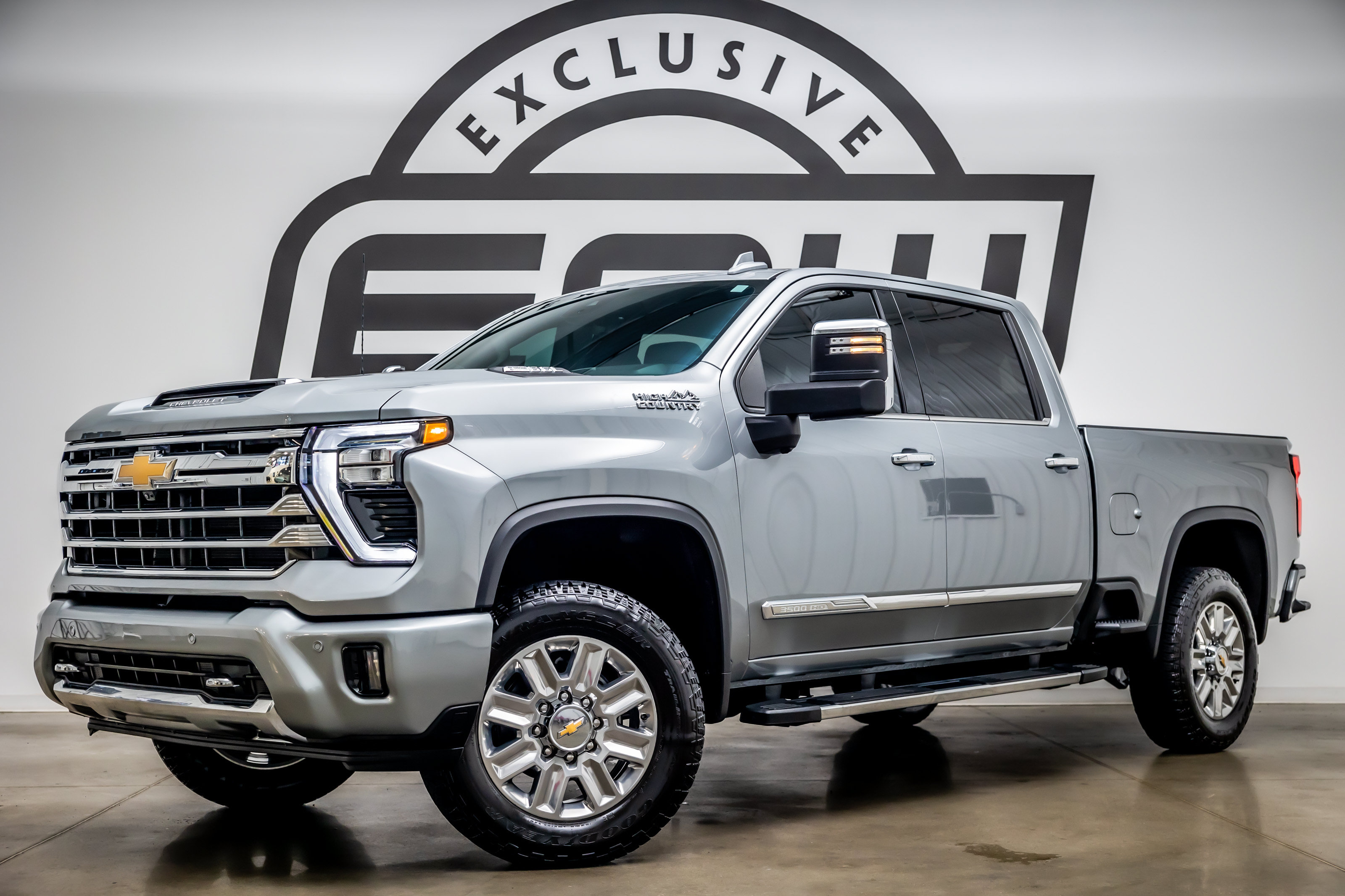 Used 2025 Chevrolet Silverado 3500 High Country w/ Technology Package AWD/4WD image 1