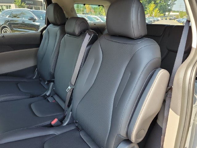 New 2027 Kia Carnival EX FWD image 18