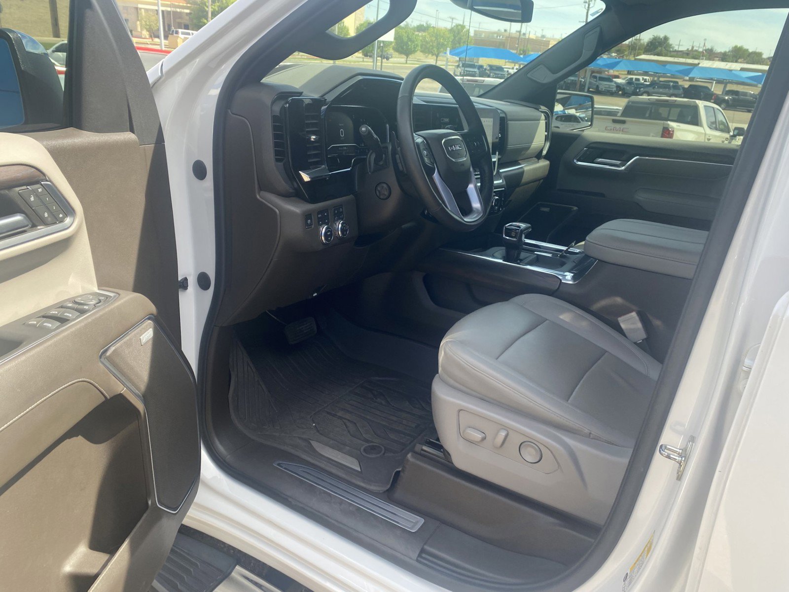 Used 2024 GMC Sierra 1500 Denali w/ Denali Reserve Package AWD/4WD image 11