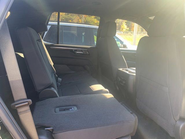 Used 2026 Chevrolet Tahoe LS AWD/4WD image 16