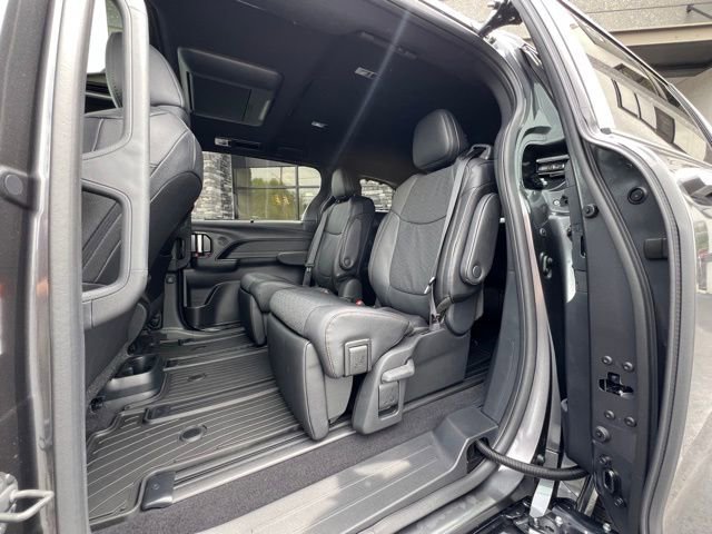 Used 2025 Toyota Sienna Limited AWD/4WD image 3