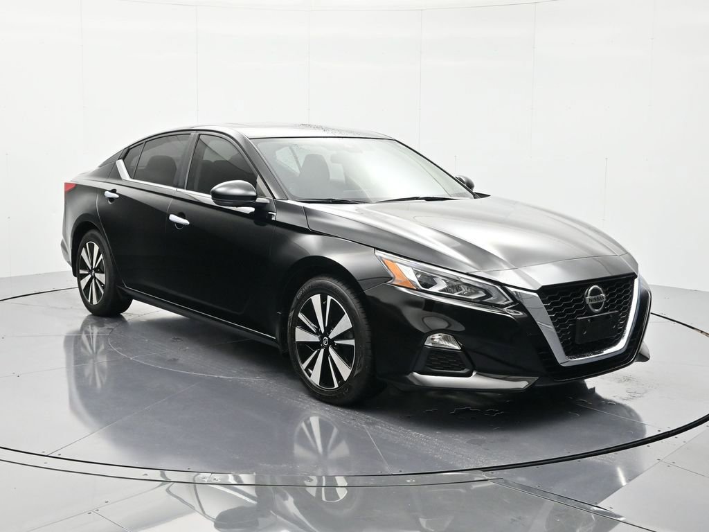 Certified 2022 Nissan Altima 2.5 SV w/ SV Premium Package FWD image 3