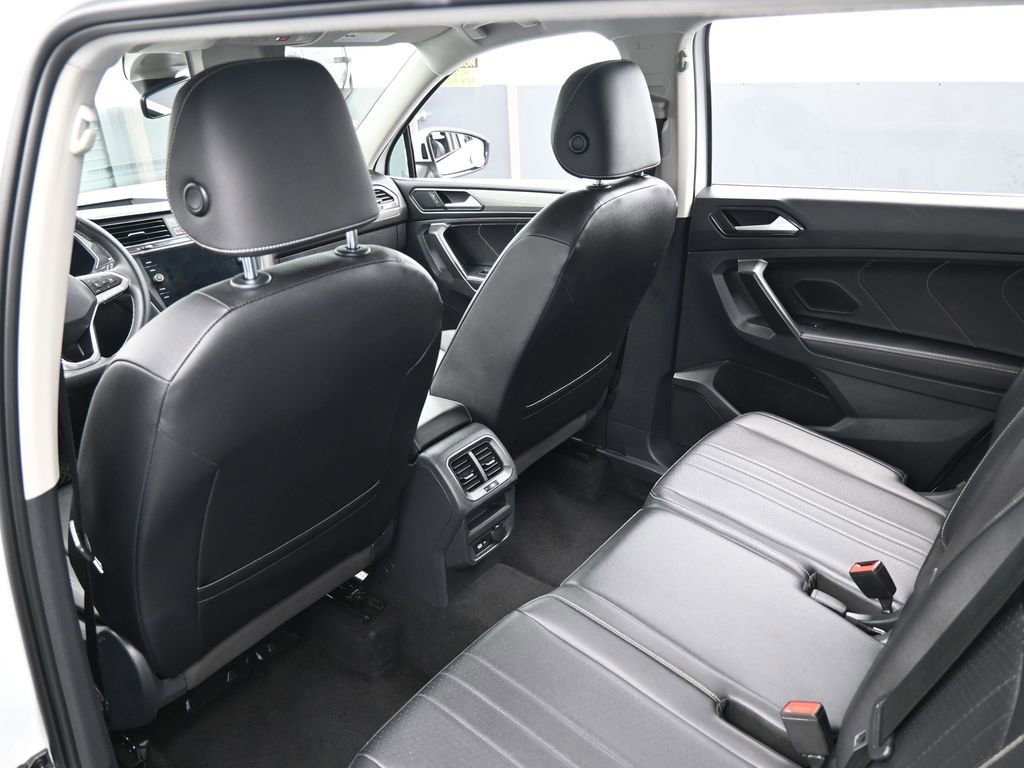 Used 2022 Volkswagen Tiguan SE image 34