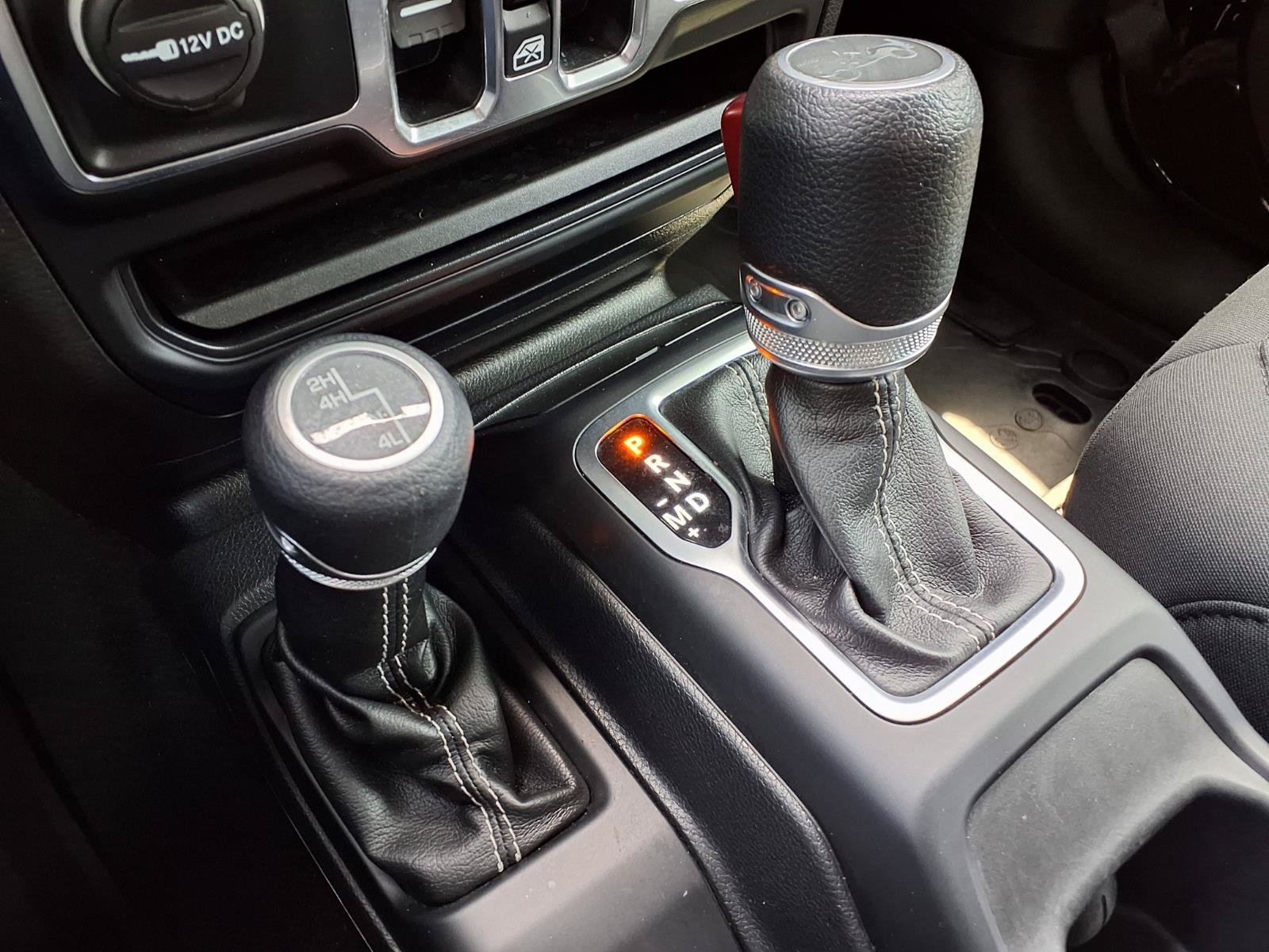 Used 2019 Jeep Wrangler Unlimited Sahara AWD/4WD image 16