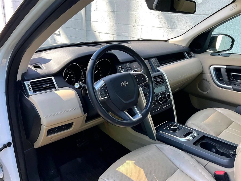 Used 2019 Land Rover Discovery Sport HSE AWD/4WD image 4