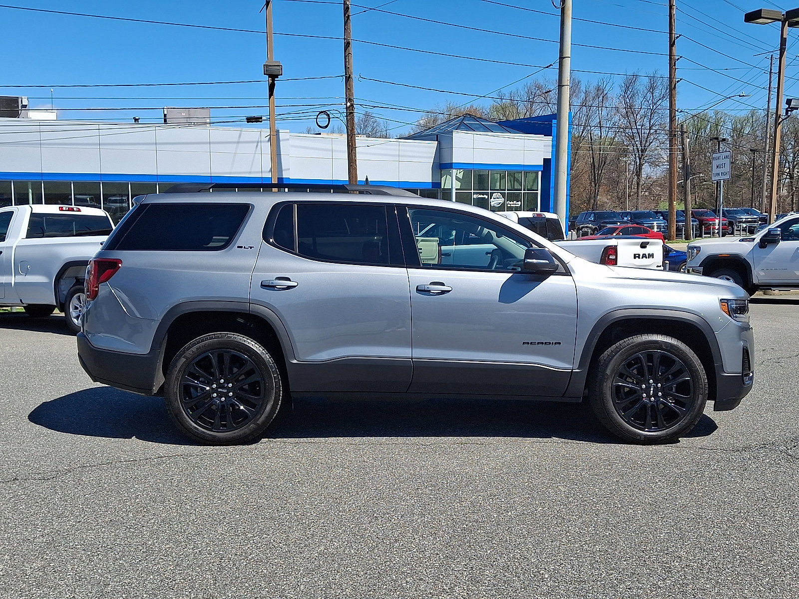 Used 2023 GMC Acadia SLT w/ Elevation Edition image 7