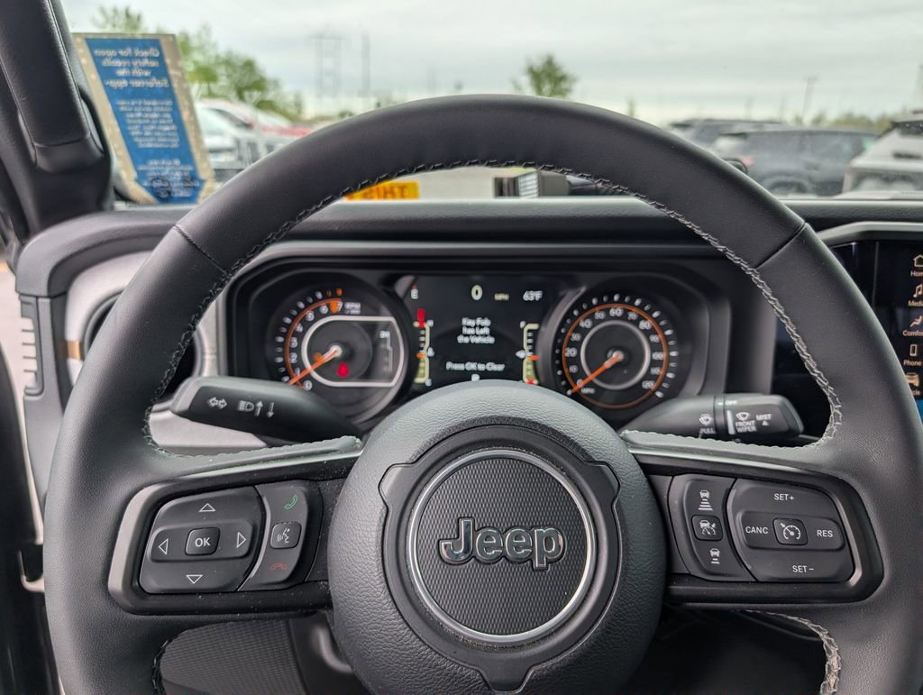 Used 2025 Jeep Gladiator Sport AWD/4WD image 10