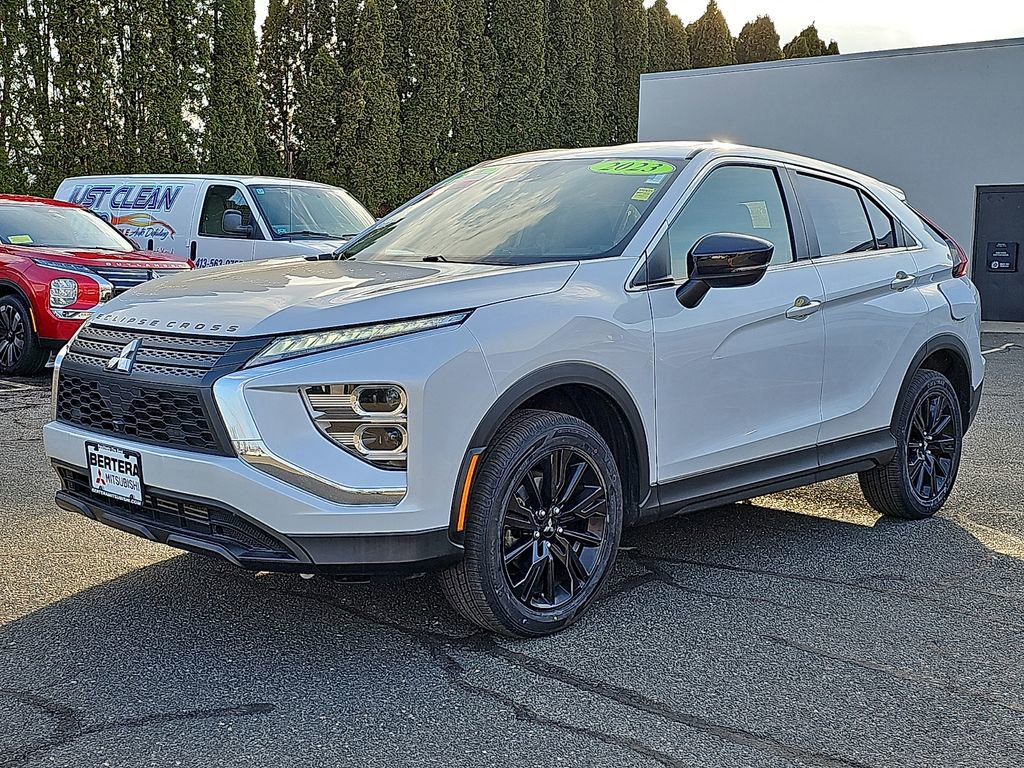 Used 2023 Mitsubishi Eclipse Cross LE image 3