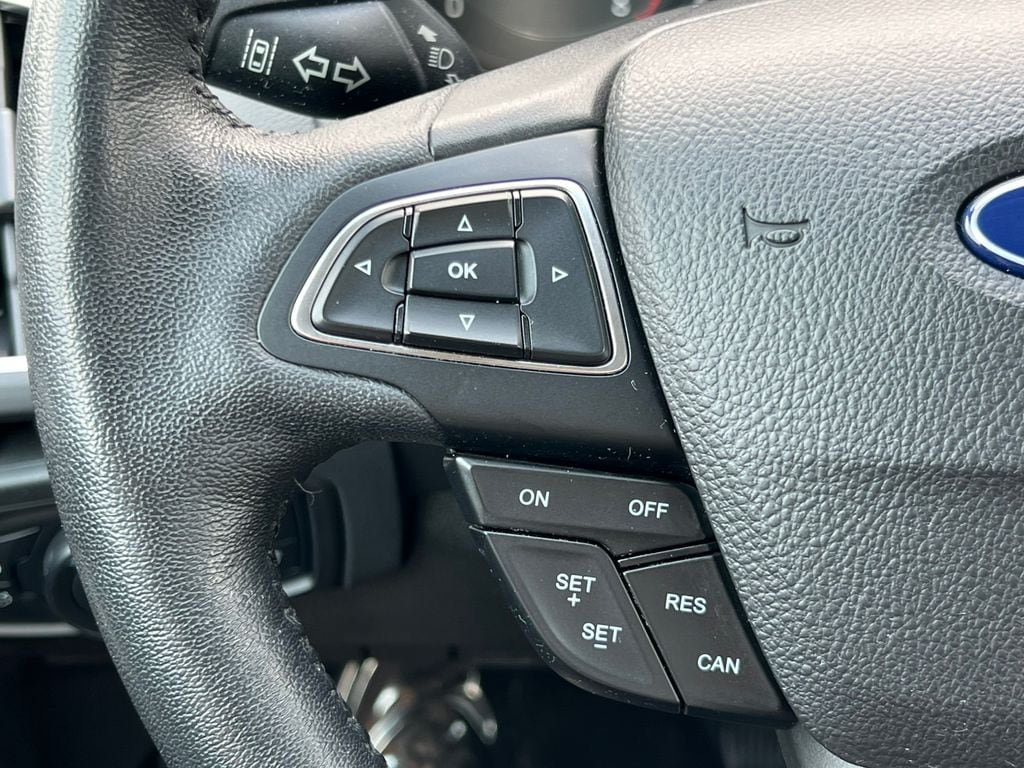 Used 2018 Ford Focus Titanium w/ Titanium Technology Package FWD image 19