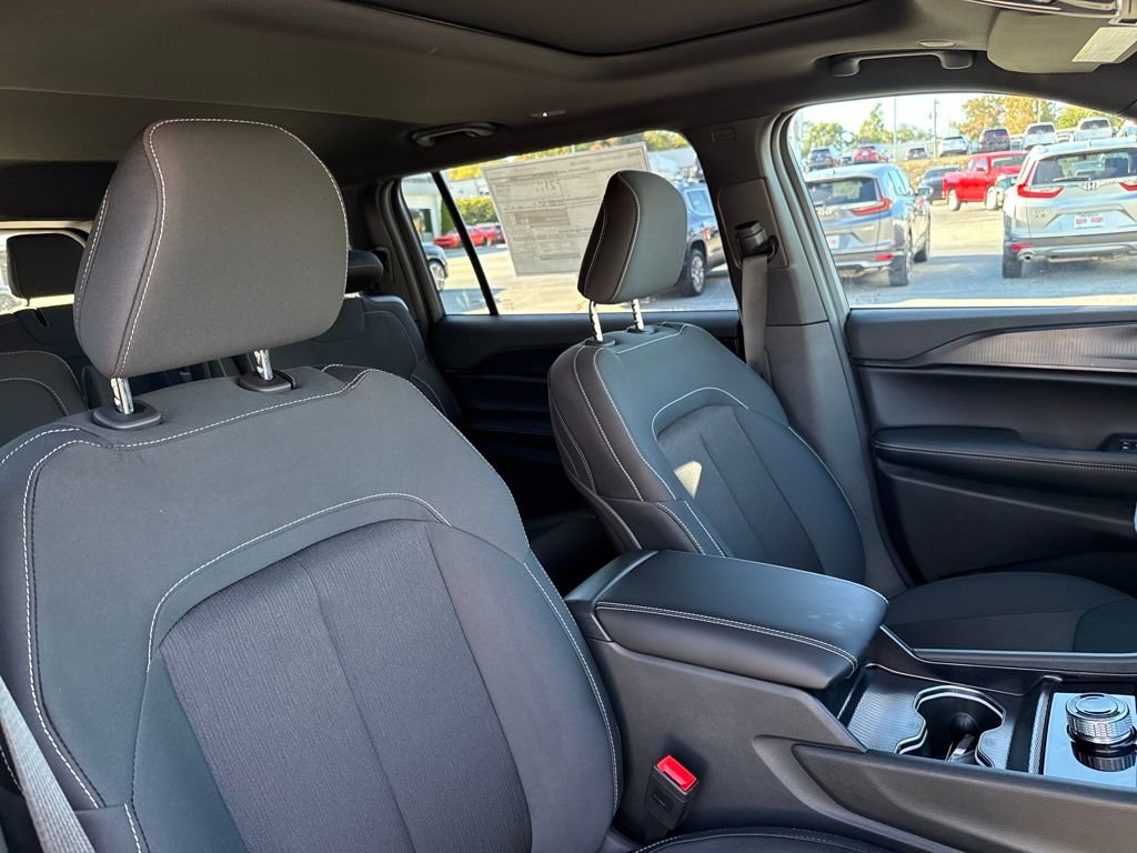 New 2025 Jeep Grand Cherokee L Laredo w/ Luxury Tech Group I image 16