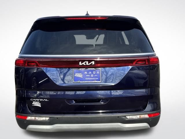 Used 2023 Kia Carnival LX image 4