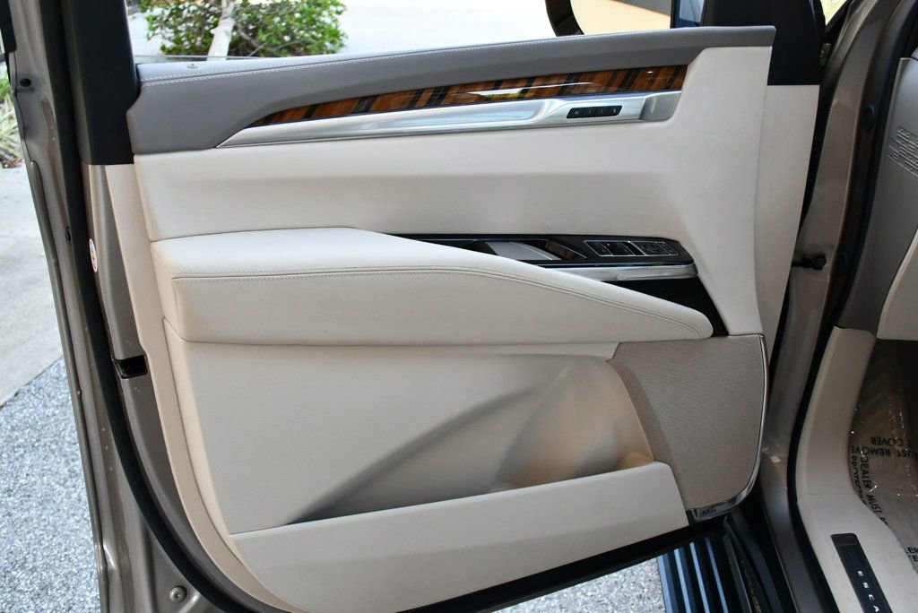 Used 2025 Cadillac Escalade Sport Platinum w/ LPO, ONYX Package image 45