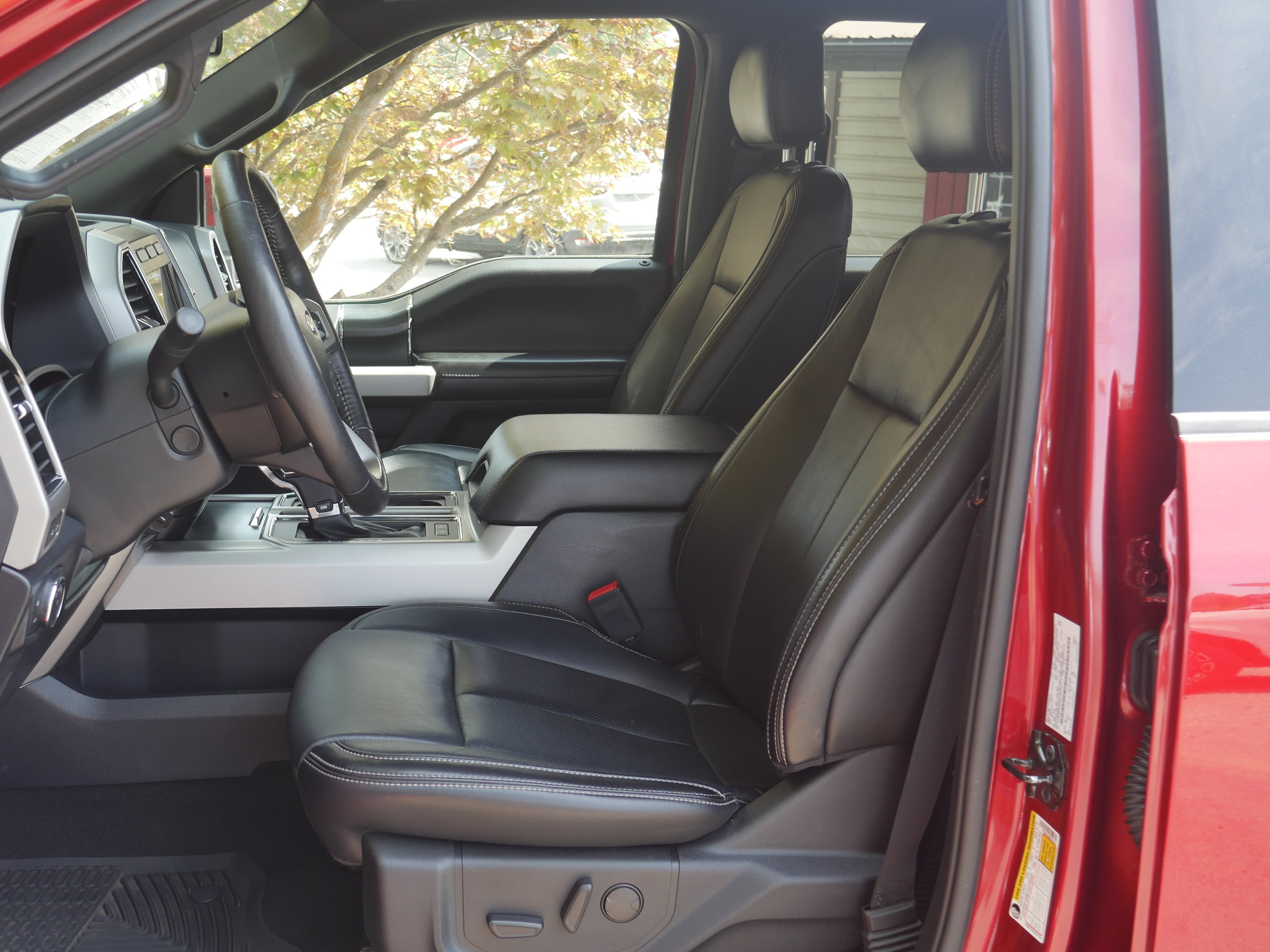 Used 2019 Ford F150 Lariat w/ Equipment Group 502A Luxury AWD/4WD image 3
