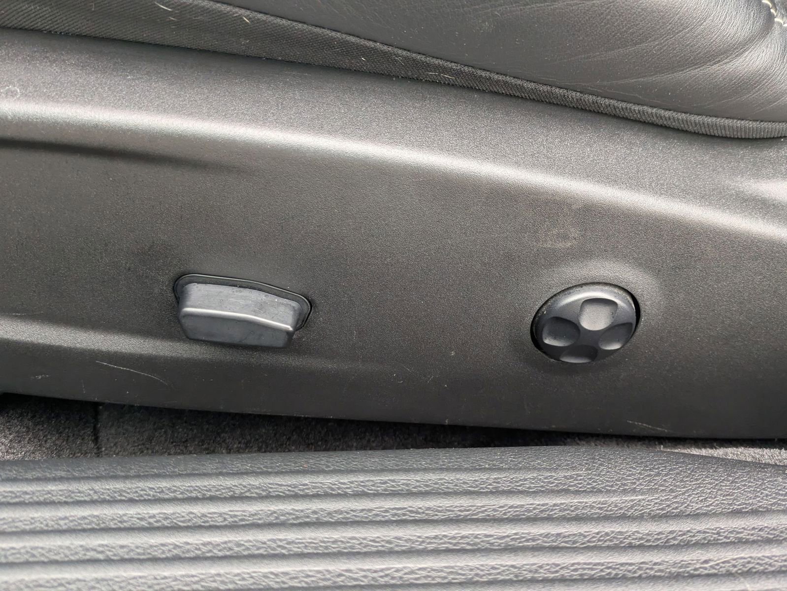 Used 2016 Dodge Challenger SRT Hellcat image 17