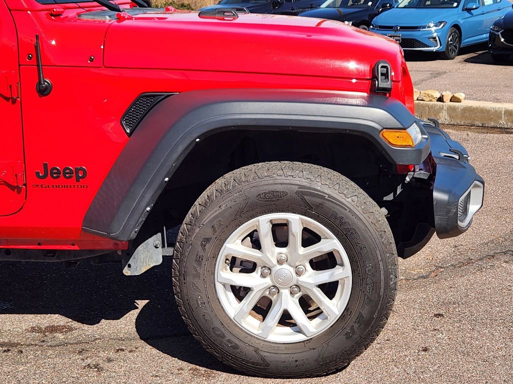 Used 2023 Jeep Gladiator Sport image 29