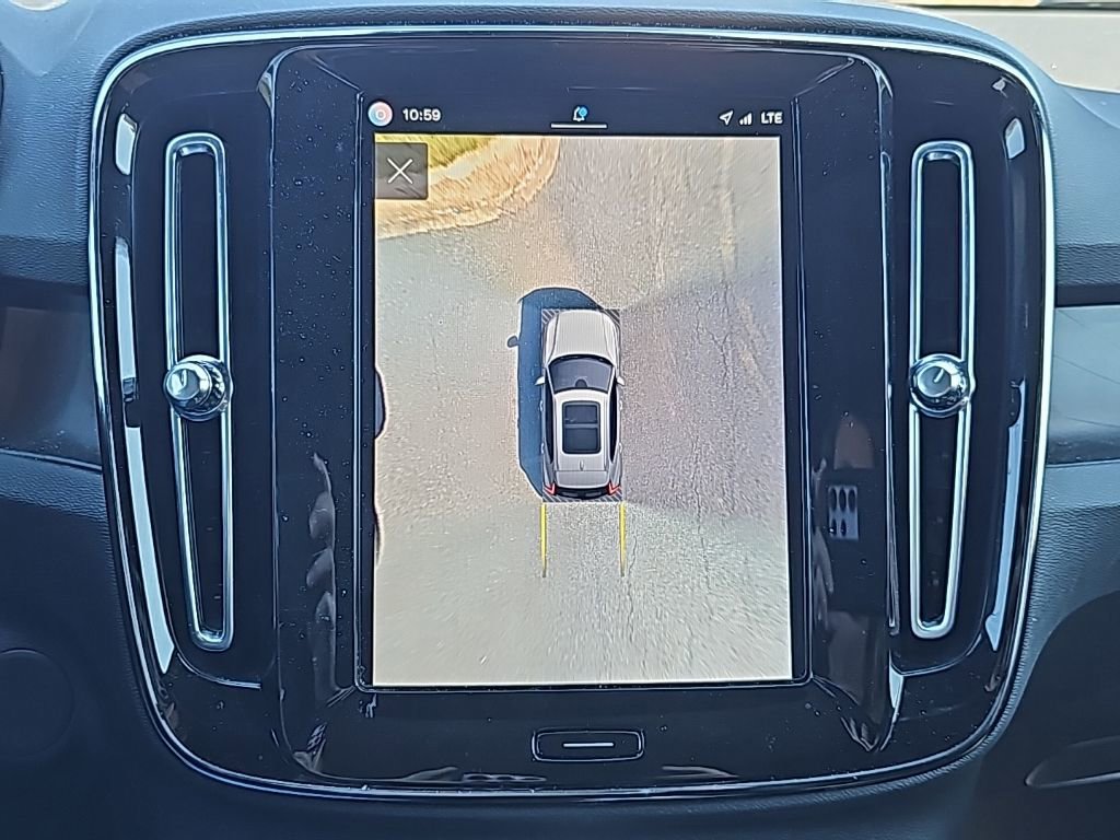 Used 2023 Volvo XC40 Recharge Plus image 9