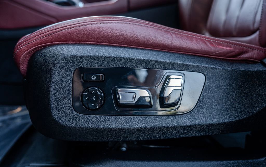 Used 2022 BMW X6 M50i w/ Executive Package AWD/4WD image 17