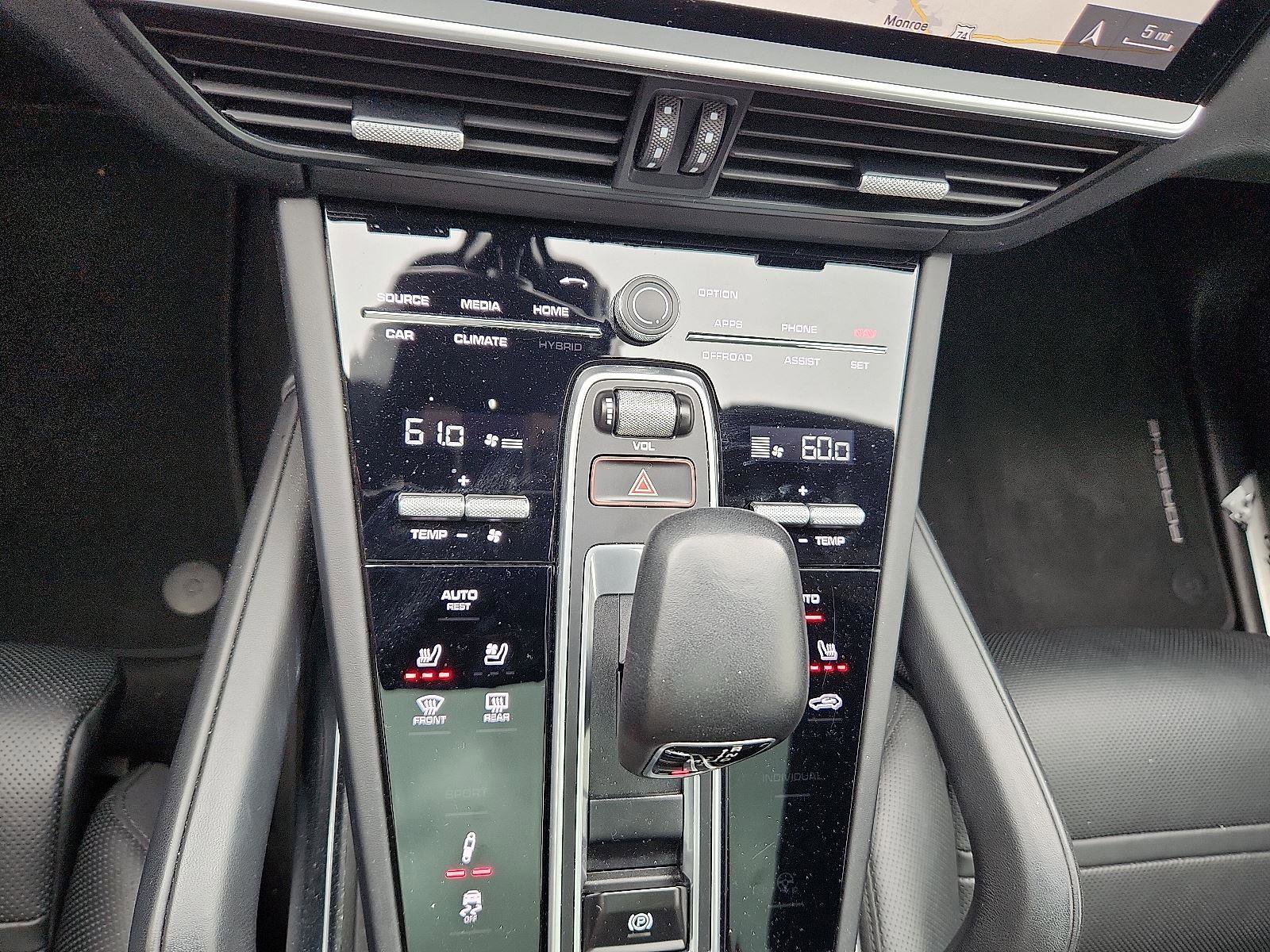 Used 2020 Porsche Cayenne Turbo image 15