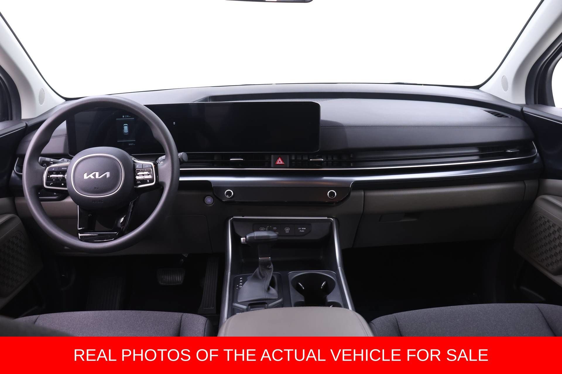 Used 2026 Kia Carnival LX FWD image 5