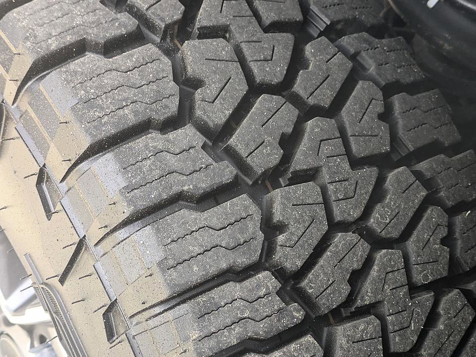 Used 2024 Jeep Gladiator Mojave w/ Safety Group image 11