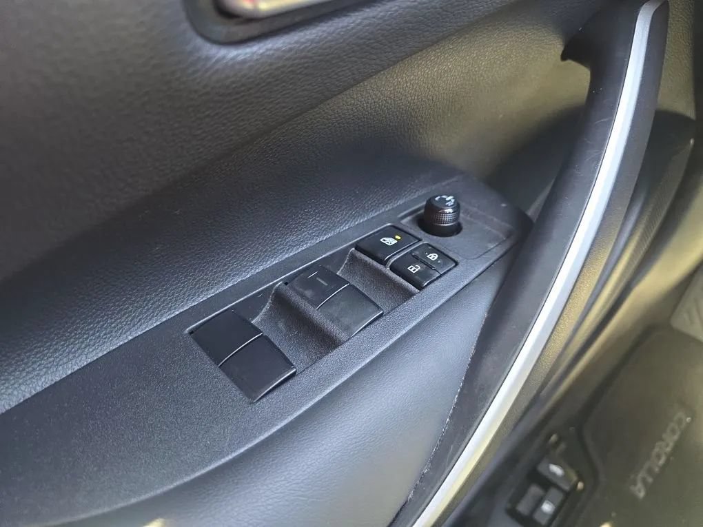 Used 2025 Toyota Corolla SE FWD image 24