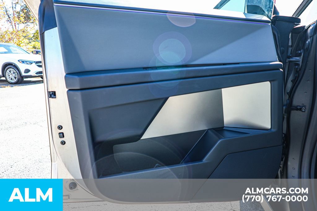 Used 2024 Tesla Cybertruck AWD Crew Cab image 38