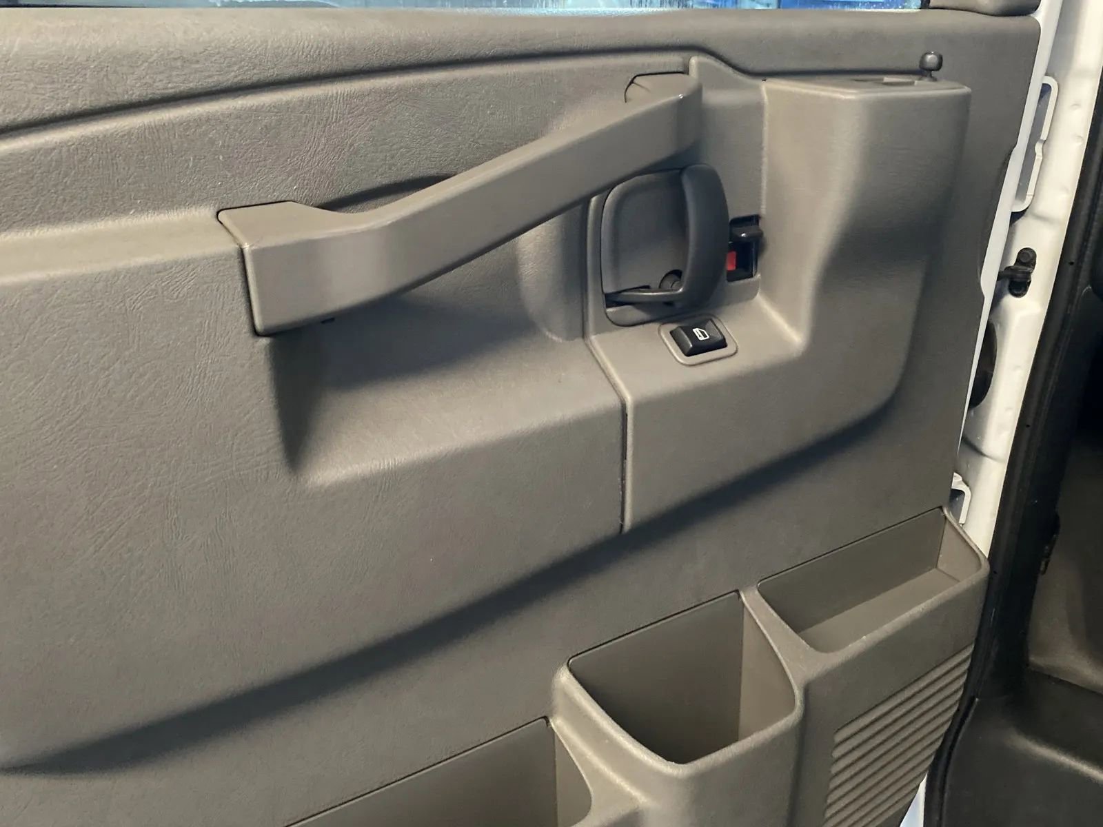 Used 2021 GMC Savana 2500 w/ Driver Convenience Package image 9