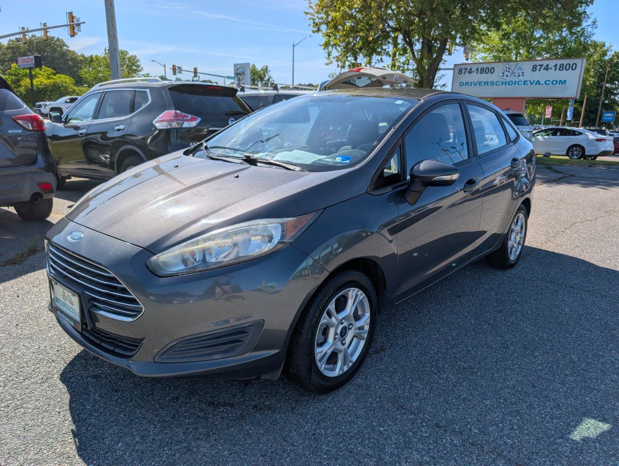 Used 2015 Ford Fiesta SE FWD image 2