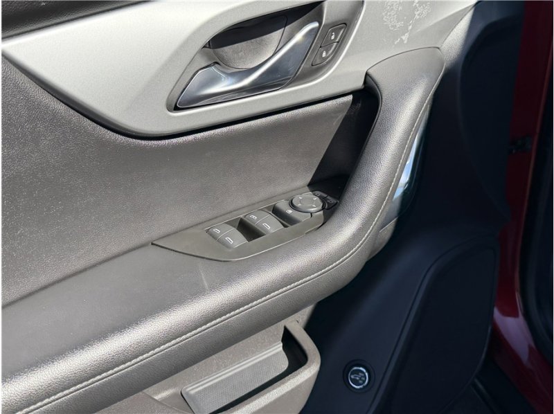 Used 2019 Chevrolet Blazer LT FWD image 11