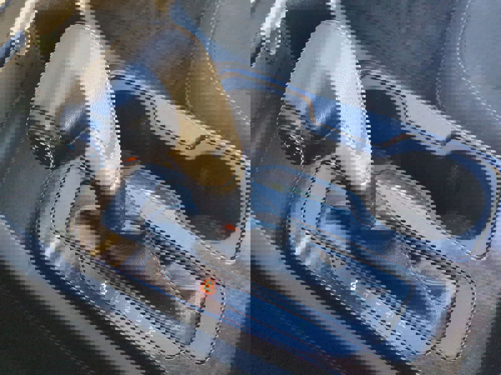 Used 2015 GMC Canyon SLE image 32