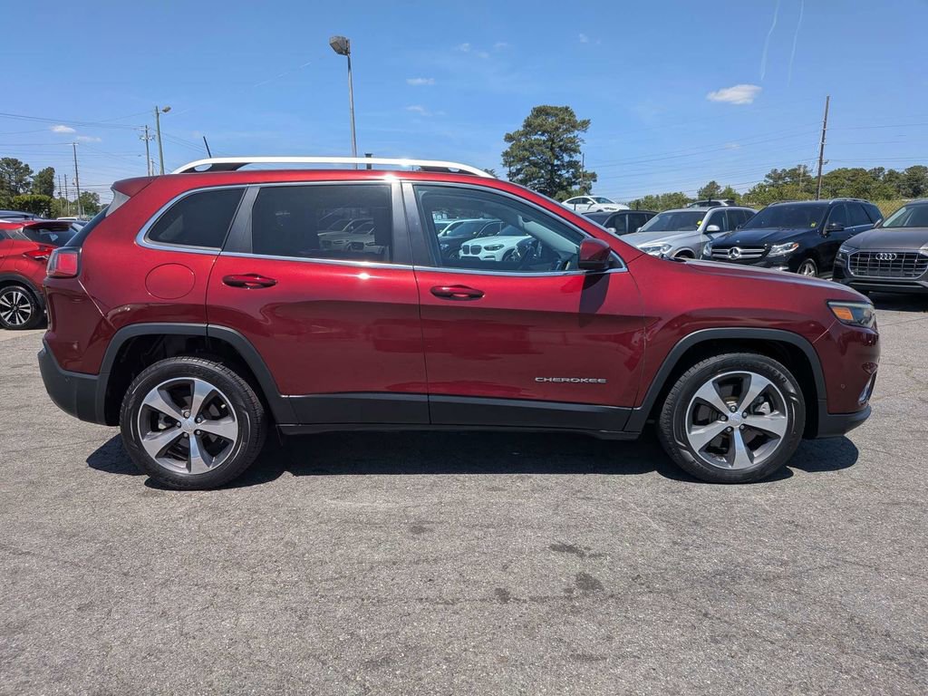 Used 2019 Nissan Kicks SR w/ Exterior Package image 4