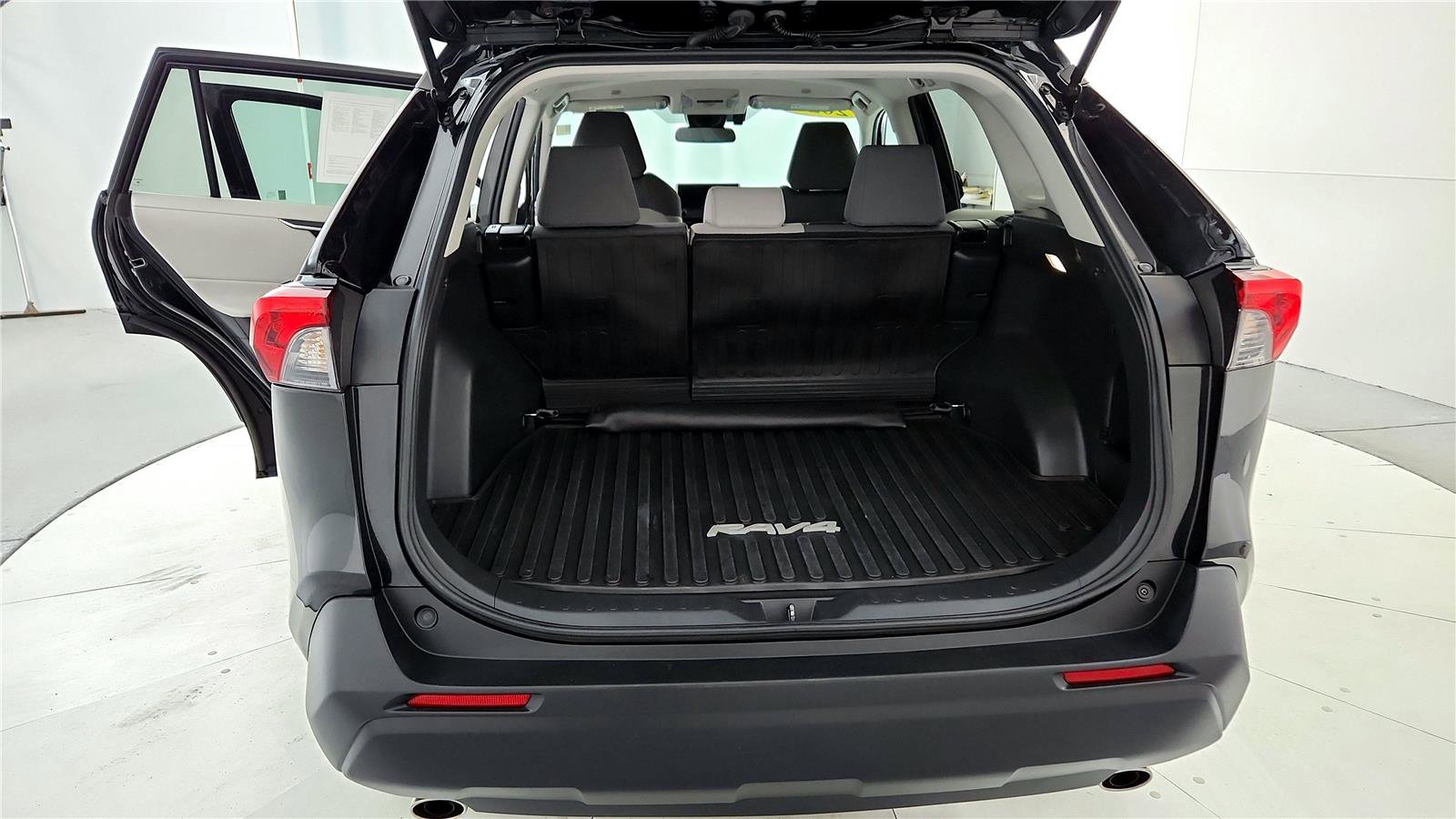 Used 2023 Toyota RAV4 XLE w/ XLE Grade Weather Package image 20