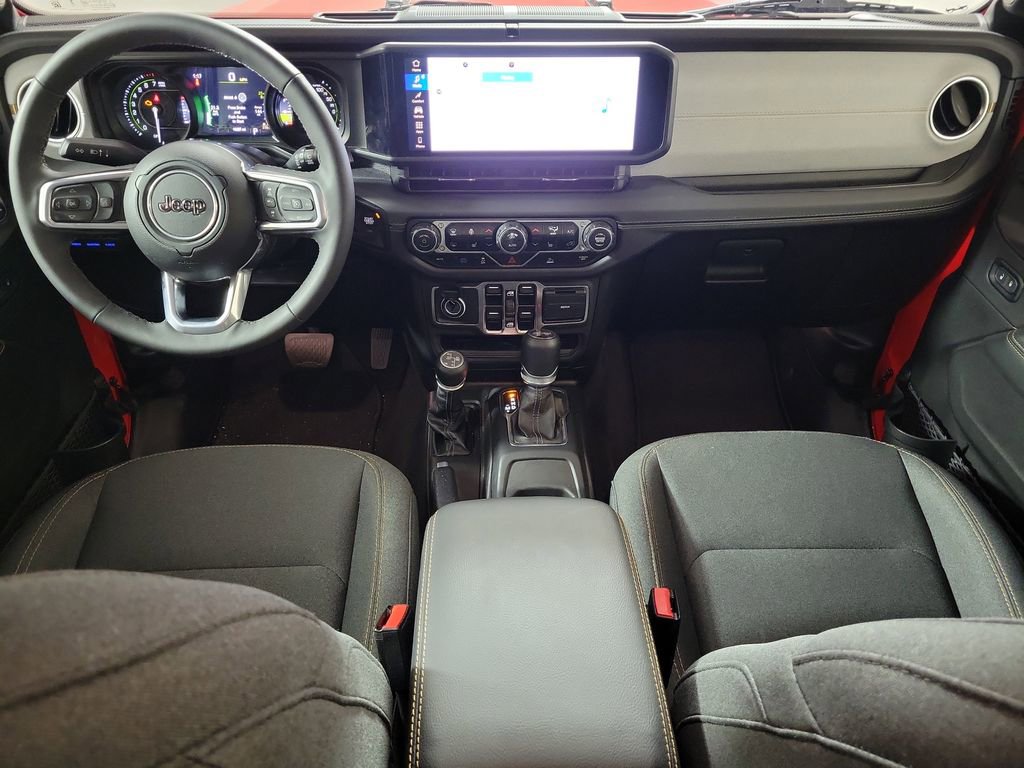 Used 2025 Jeep Wrangler Unlimited Sahara image 13