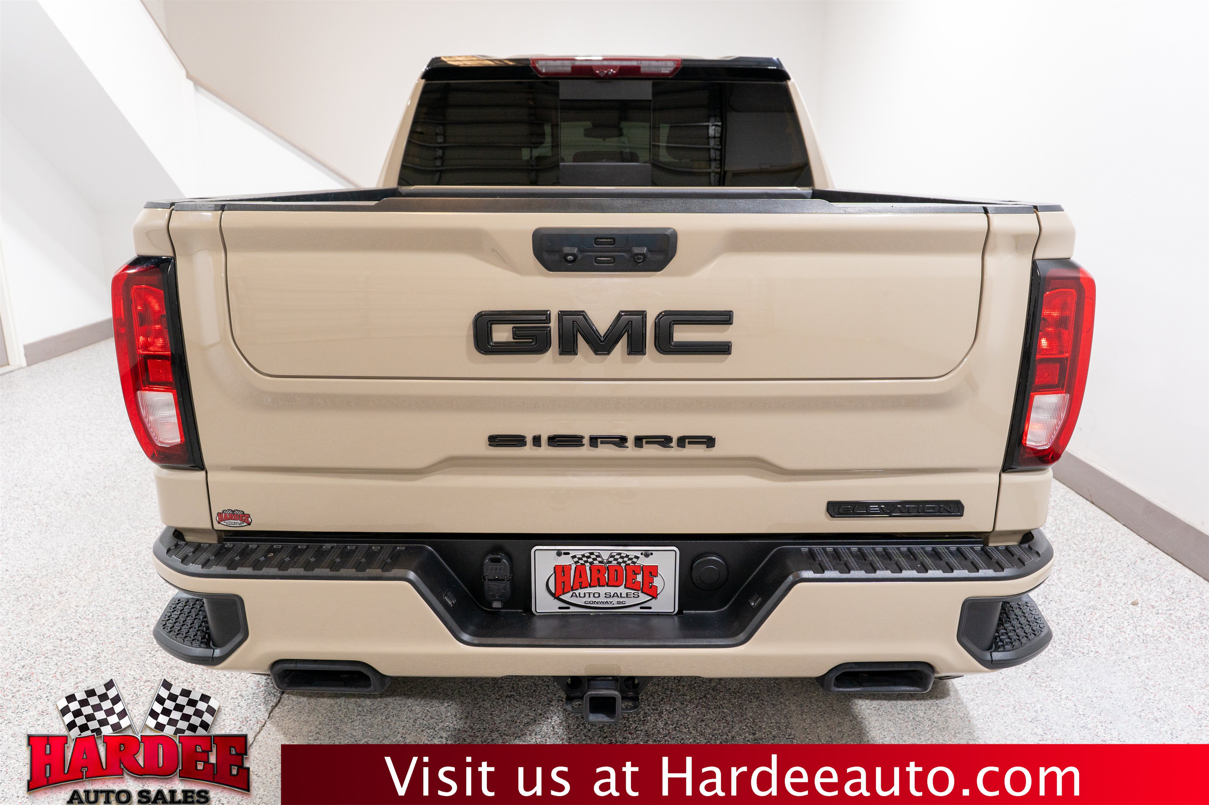 Used 2023 GMC Sierra 1500 Elevation w/ Preferred Package AWD/4WD image 4