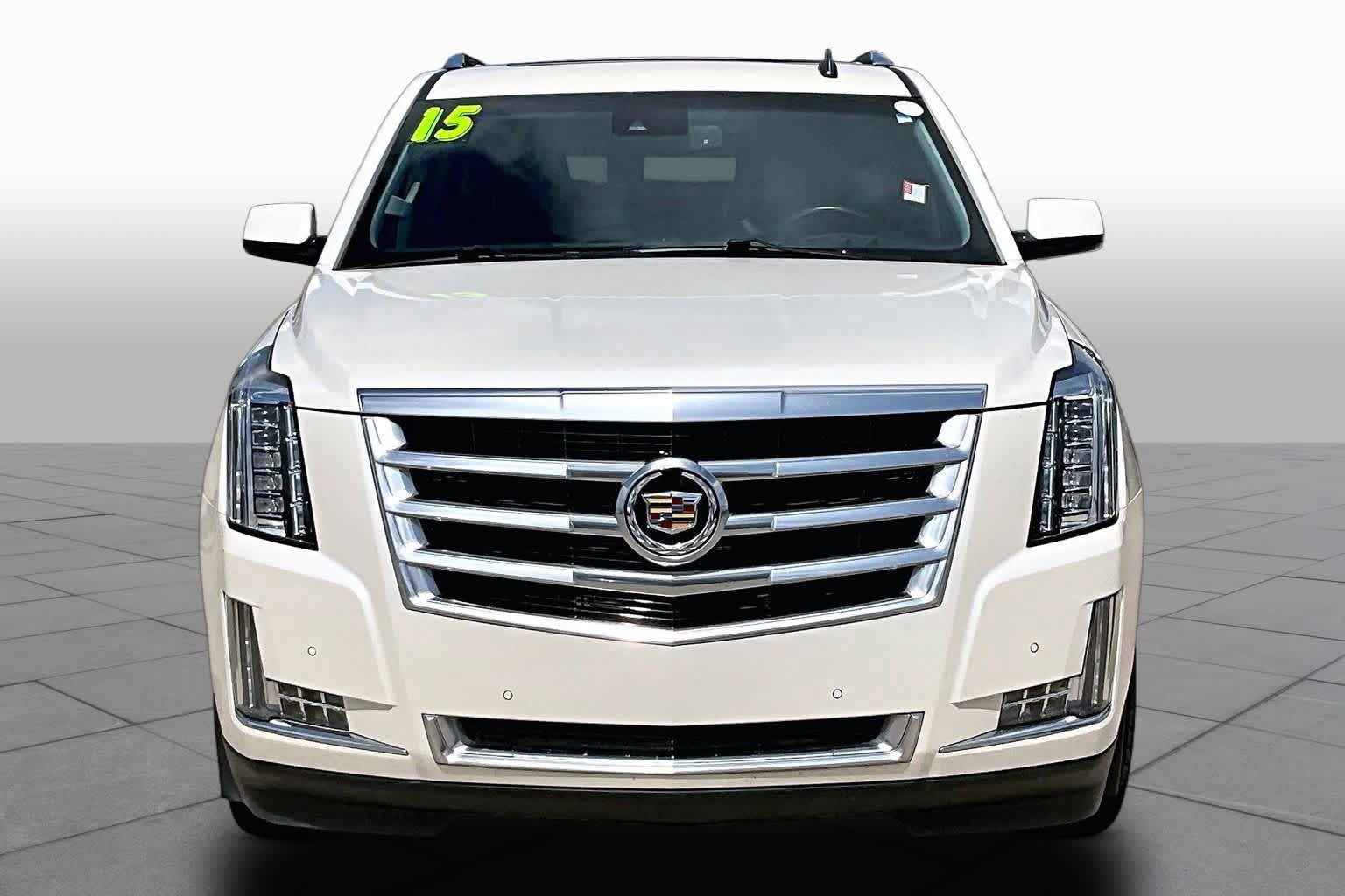Used 2015 Cadillac Escalade Luxury AWD/4WD image 3