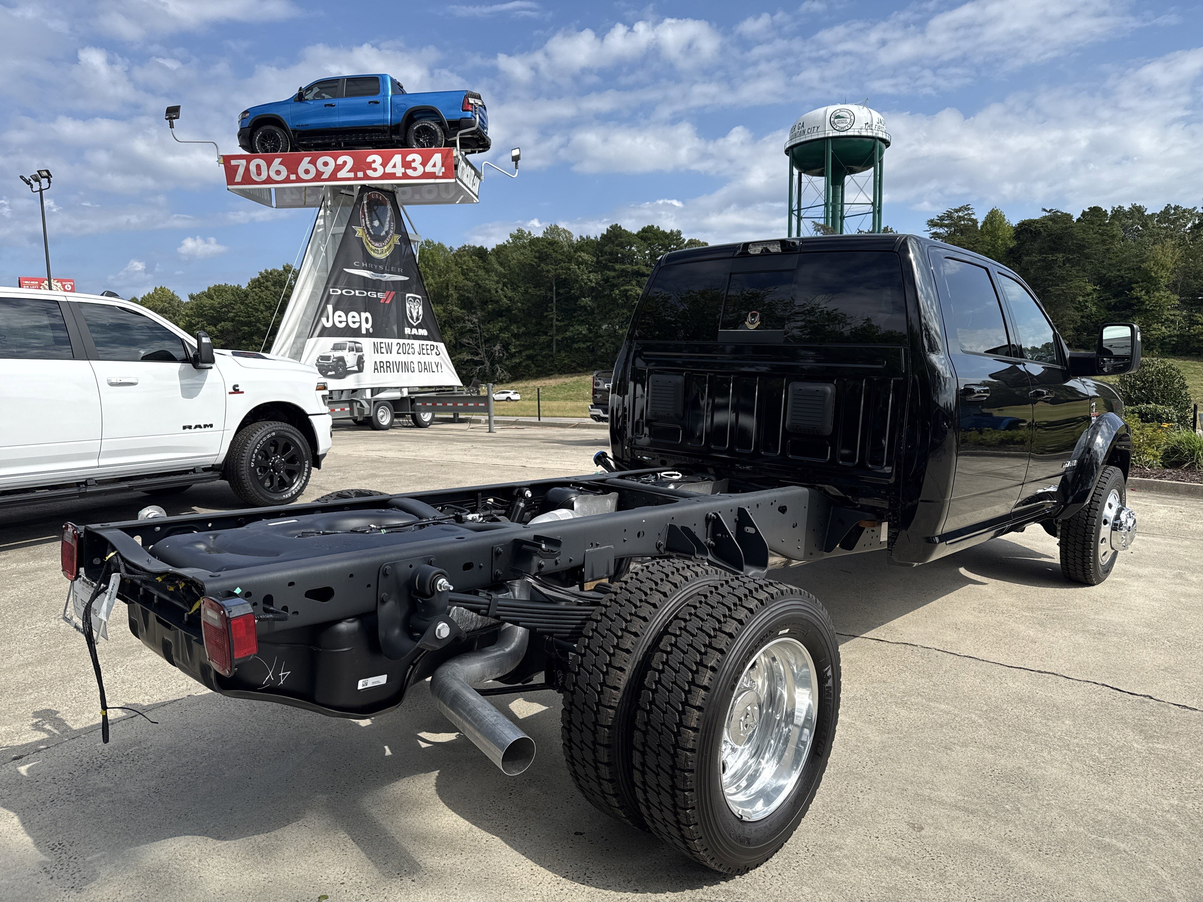 New 2026 RAM 5500 4x4 Crew Cab image 7