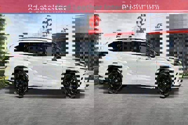 Used 2025 Toyota Highlander XSE image 3