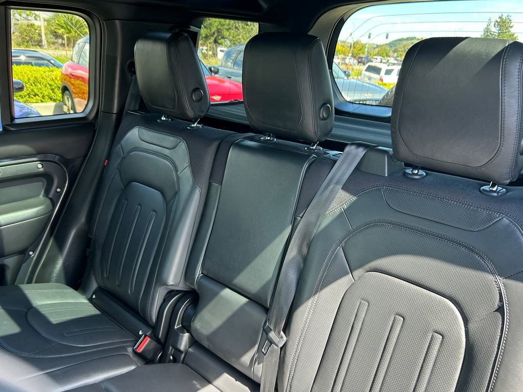 Used 2023 Land Rover Defender 110 X image 32