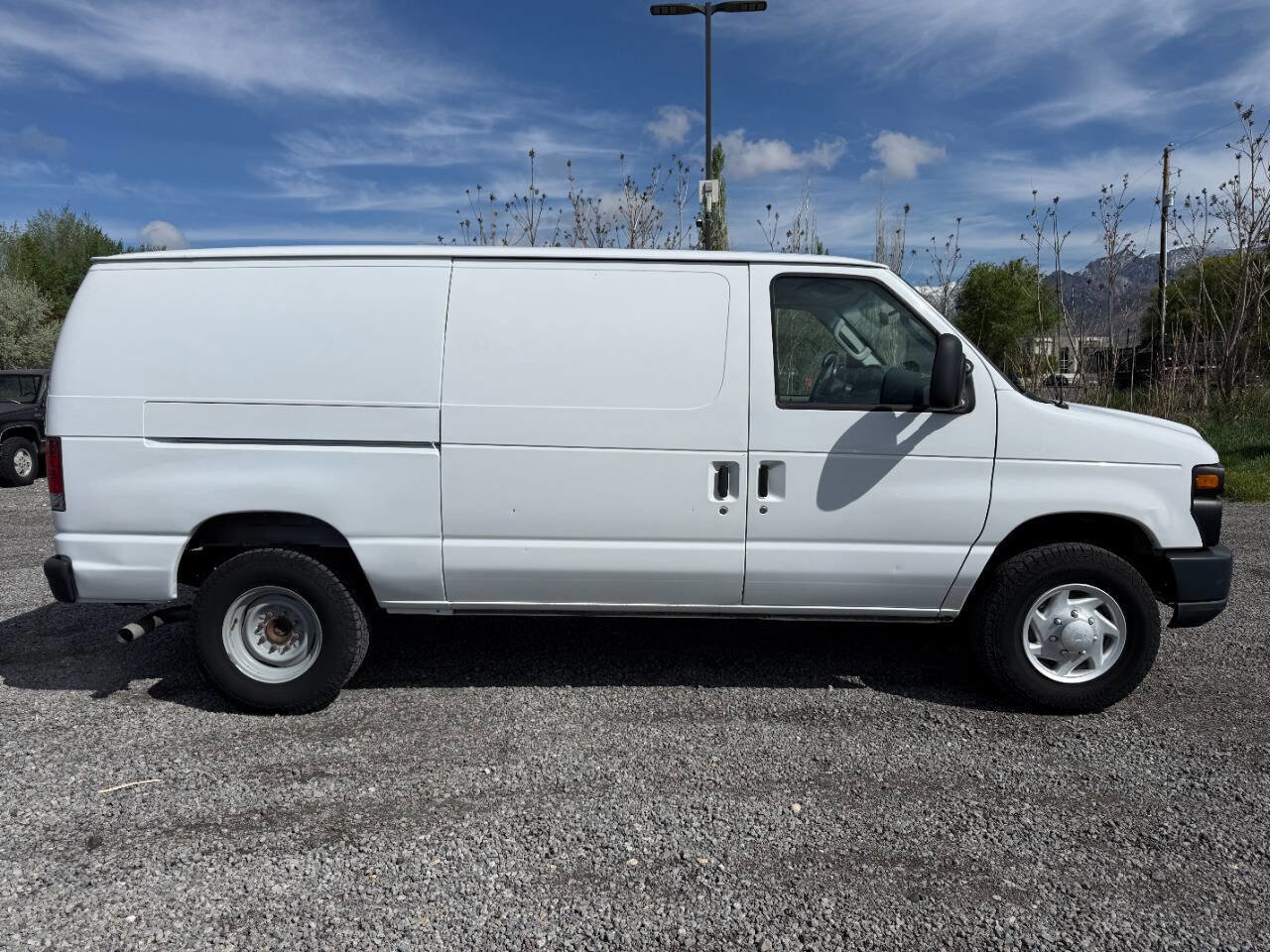 Used 2008 Ford E-250 and Econoline 250 RWD image 2