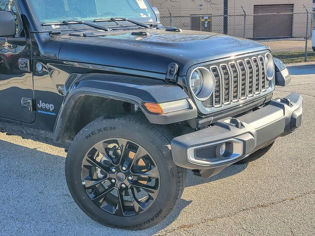 Used 2025 Jeep Wrangler Unlimited Sahara w/ Safety Group AWD/4WD image 2