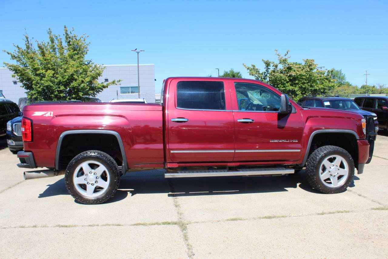 Used 2015 GMC Sierra 2500 Denali w/ Duramax Plus Package AWD/4WD image 9