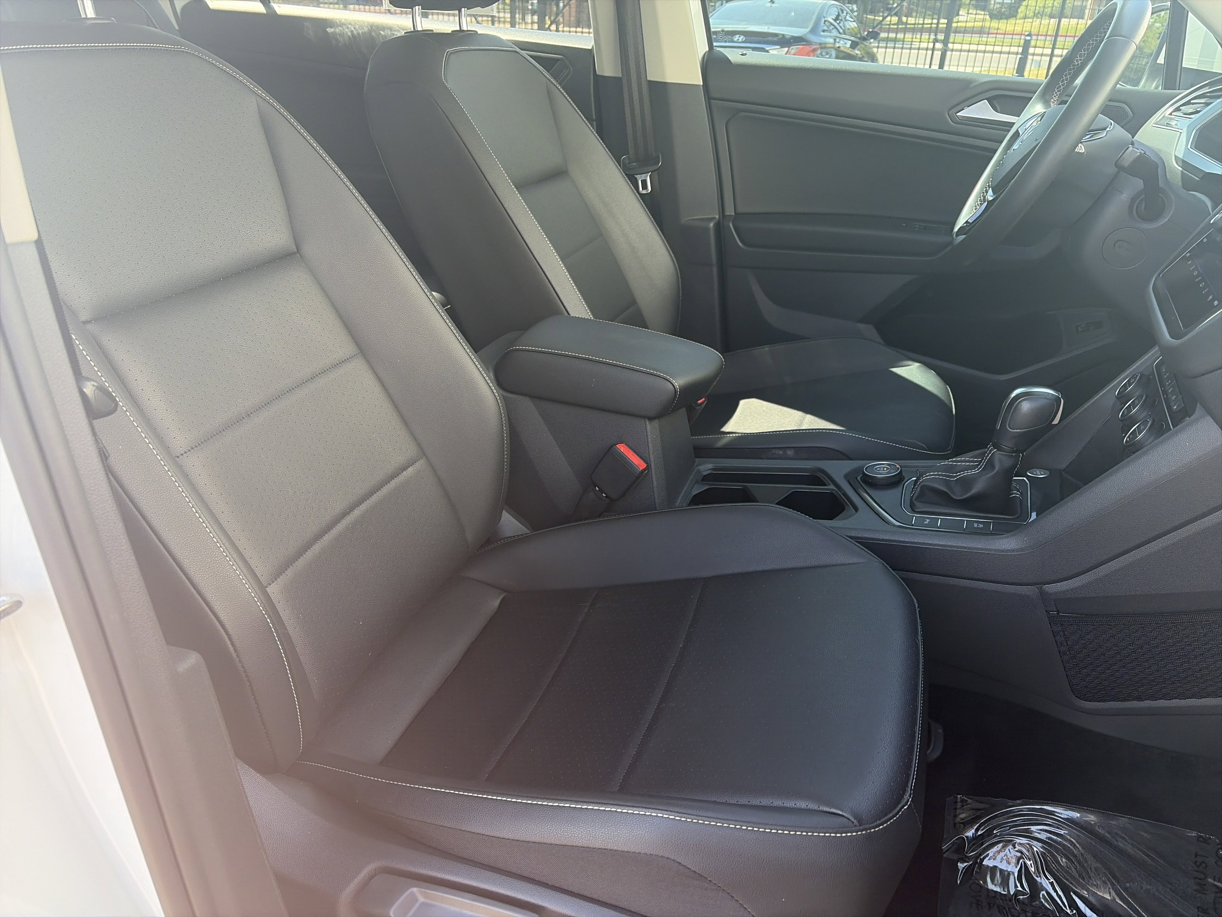Used 2021 Volkswagen Tiguan SEL AWD/4WD image 29