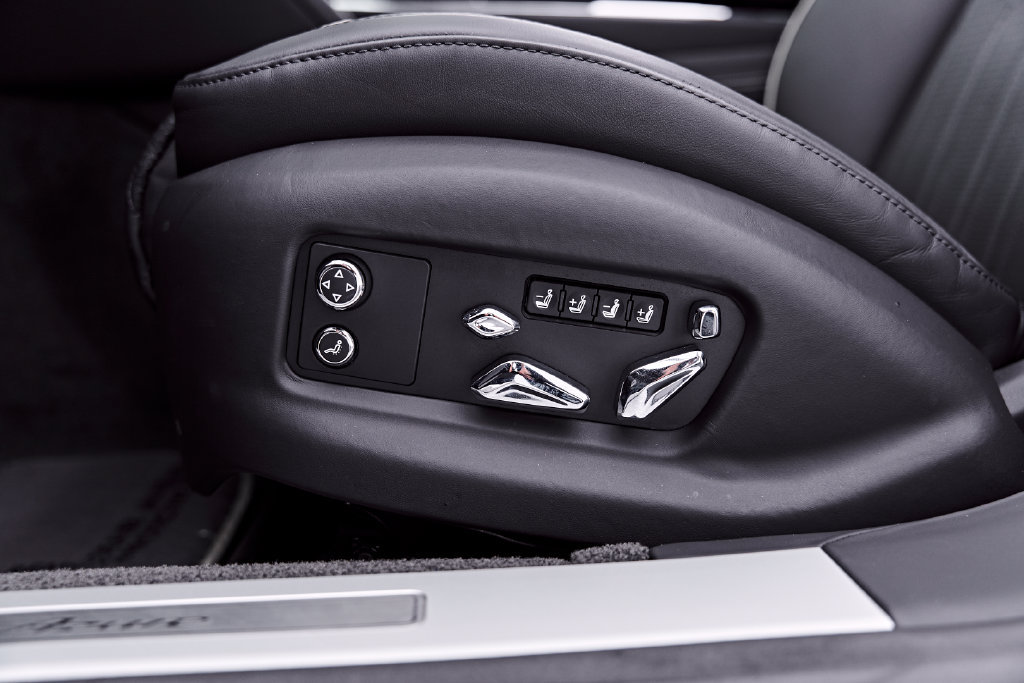 Used 2023 Bentley Flying Spur V8 AWD/4WD image 42