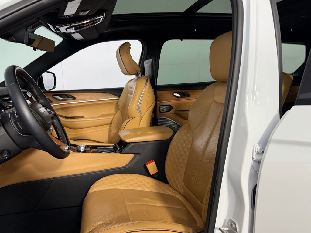 Used 2023 Jeep Grand Cherokee L Summit AWD/4WD image 20